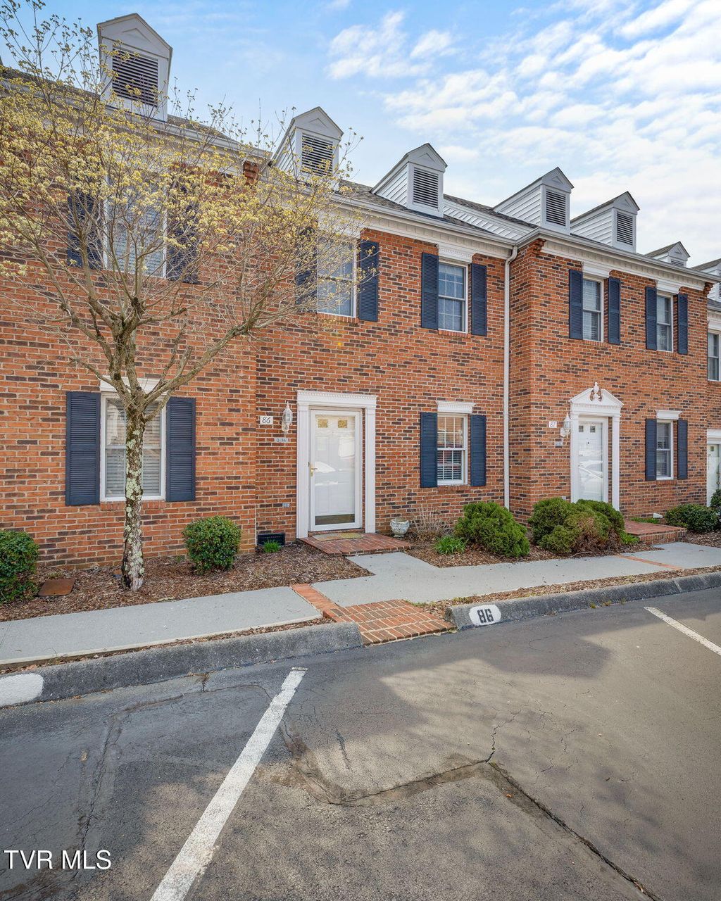 Photo of 400 Sunset Drive #Apt Q86, Johnson City, TN 37604 (MLS # 9992981)