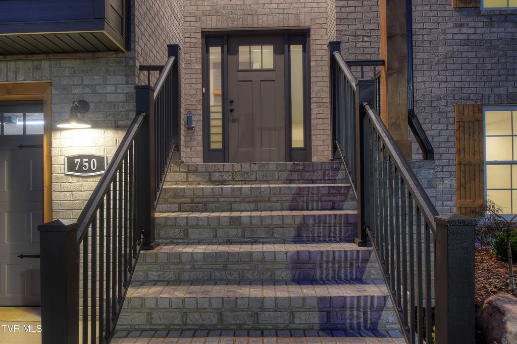 Photo of 750 Hunts Terrace Drive, Kingsport, TN 37663 (MLS # 9983030)