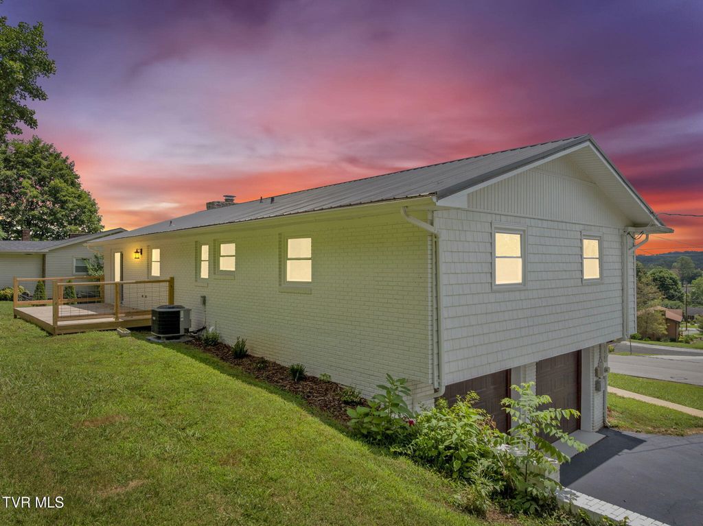 Photo of 640 Foothills Road, Kingsport, TN 37663 (MLS # 9983125)