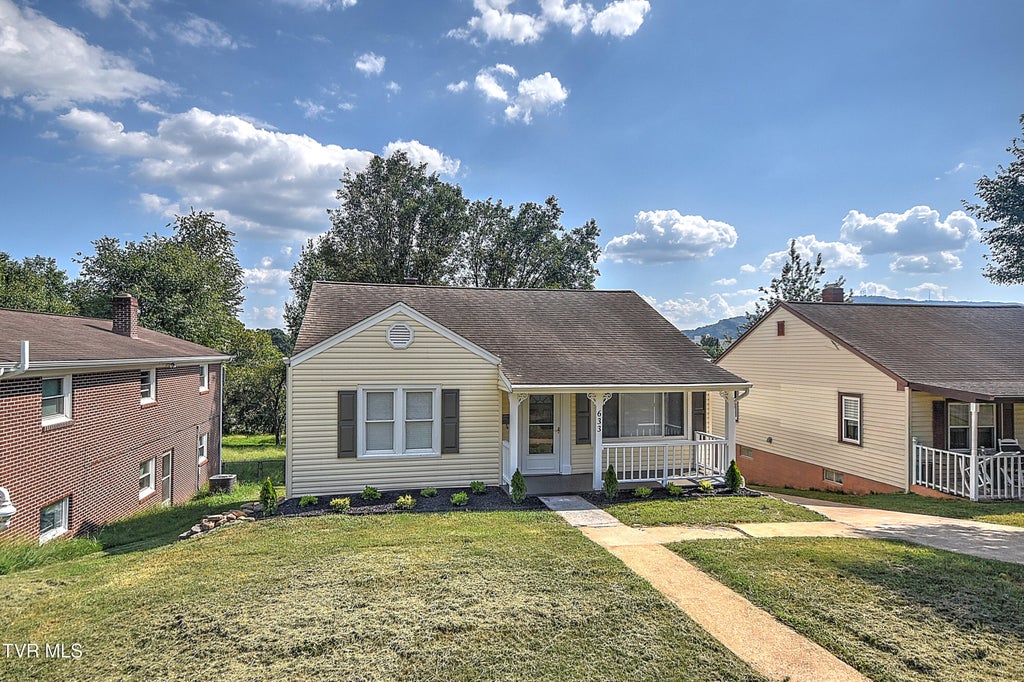Photo of 633 Jackson Street, Kingsport, TN 37660 (MLS # 10000534)