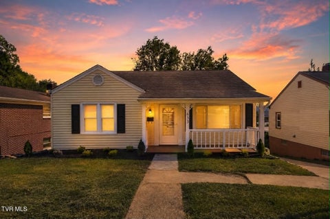 Photo of 633 Jackson Street, Kingsport, TN 37660 (MLS # 10000534)