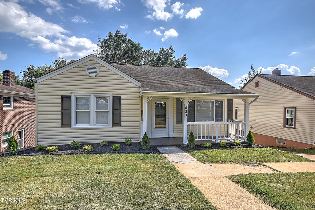 Photo of 633 Jackson Street, Kingsport, TN 37660 (MLS # 10000534)