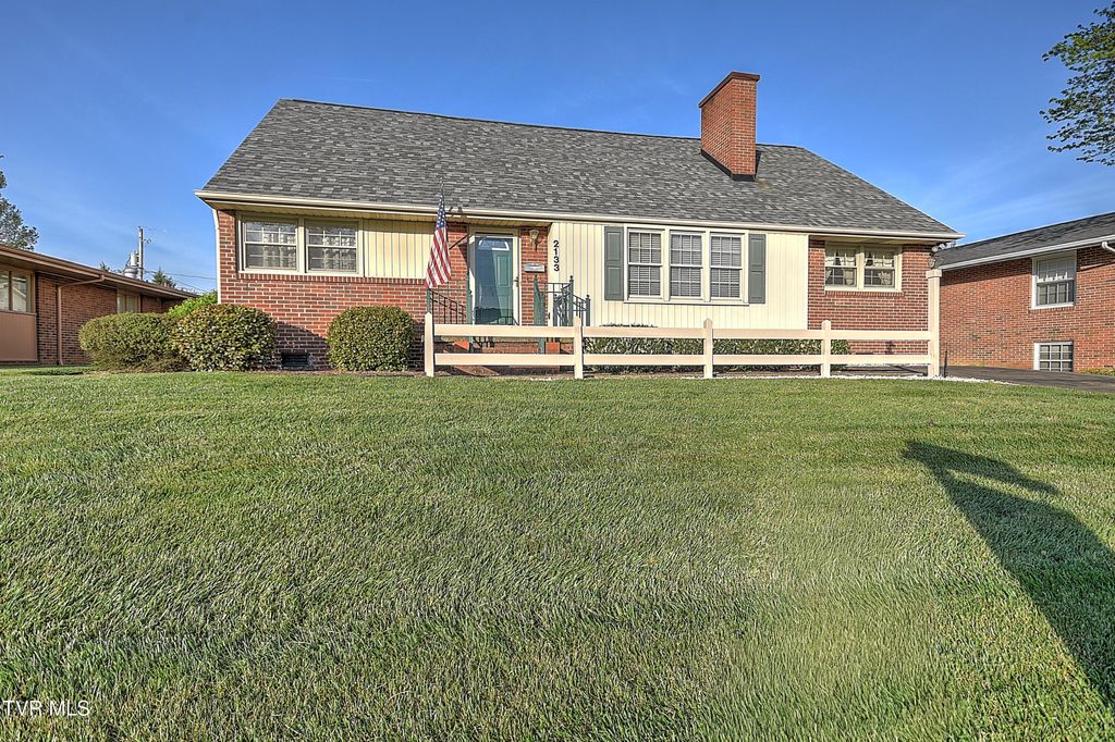 Photo of 2133 Swannanoa Avenue, Kingsport, TN 37664 (MLS # 9993711)