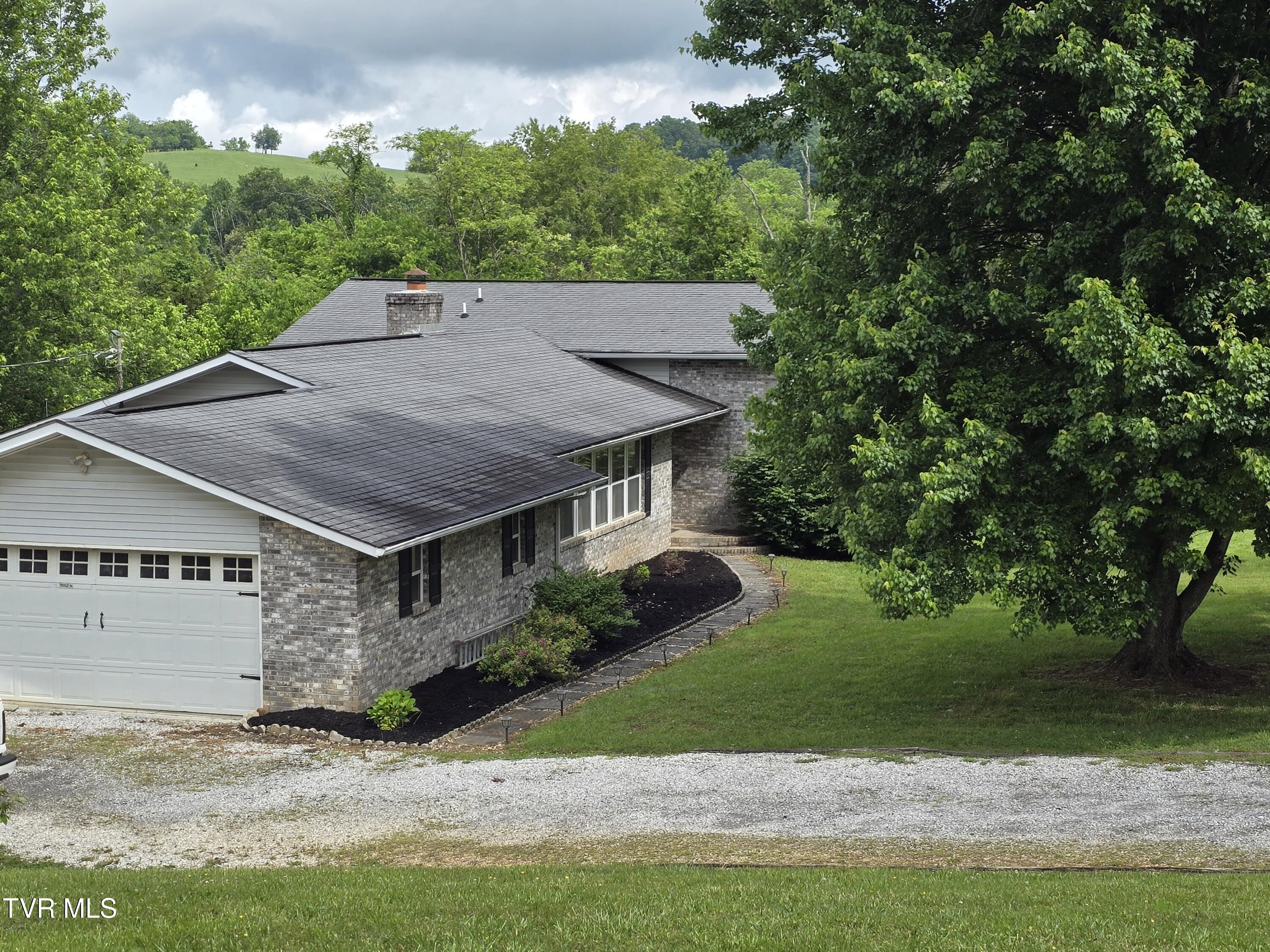1382 Elijah Martin Road, Whitesburg, Tennessee image 4