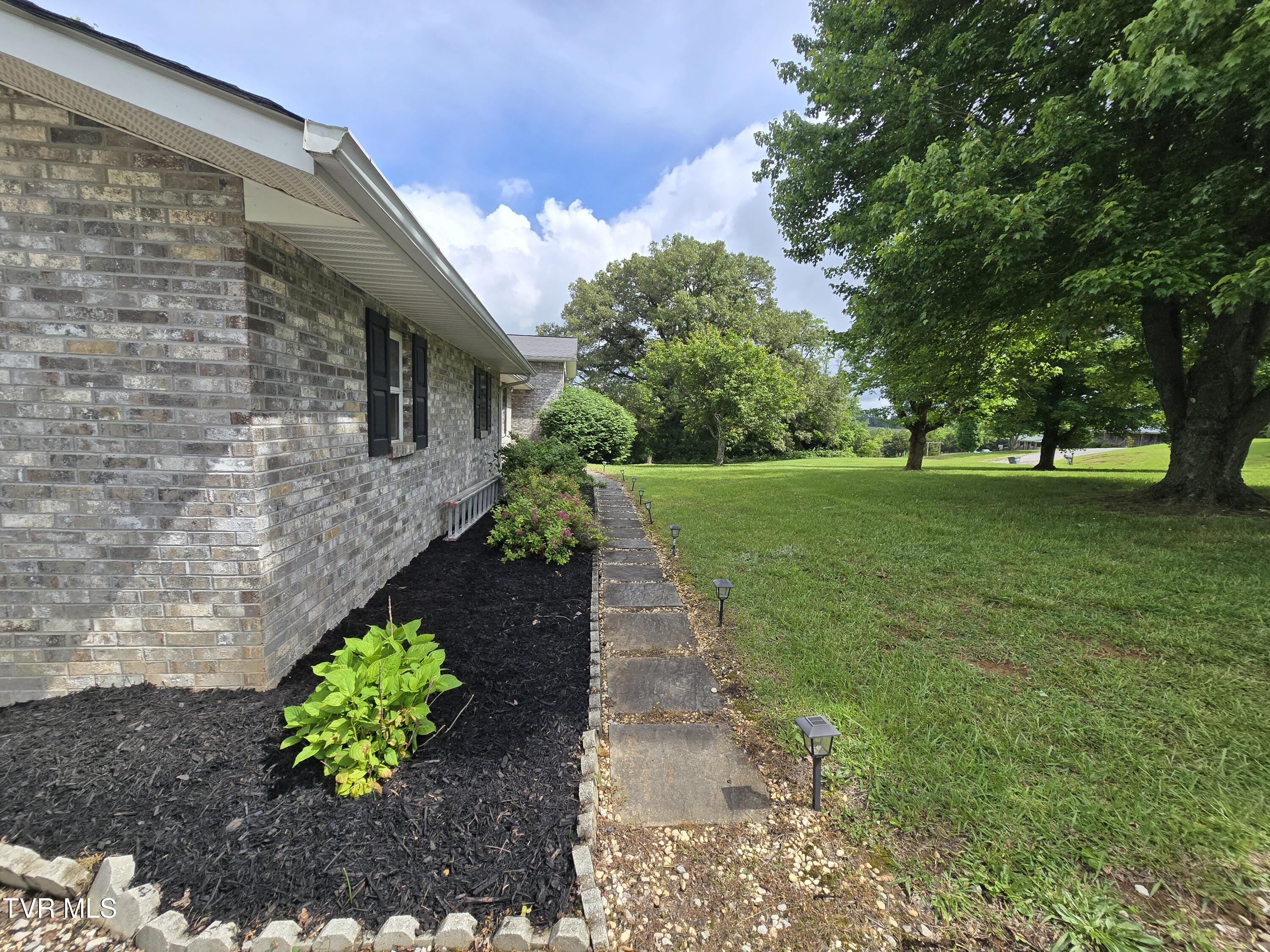 1382 Elijah Martin Road, Whitesburg, Tennessee image 8