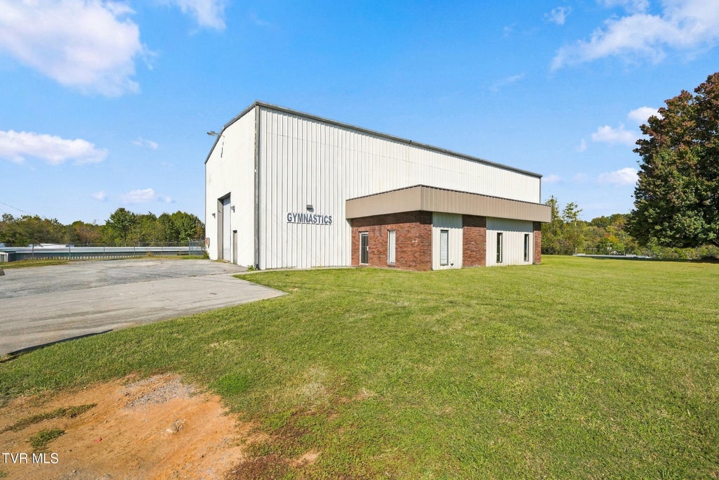 Photo of 300 Cherokee Park Drive, Elizabethton, TN 37643 (MLS # 10002507)