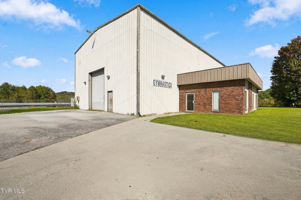 Photo of 300 Cherokee Park Drive, Elizabethton, TN 37643 (MLS # 10002507)