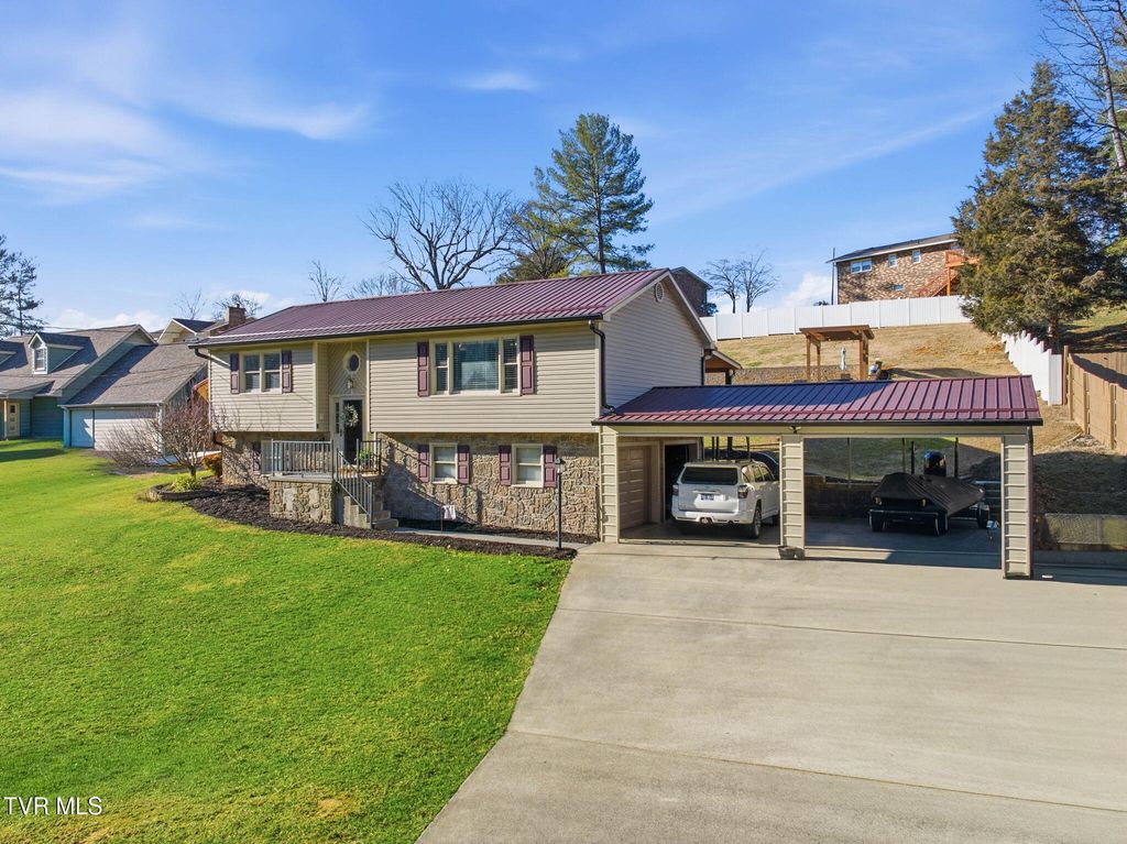 Photo of 326 Big Springs Road, Elizabethton, TN 37643 (MLS # 9990302)