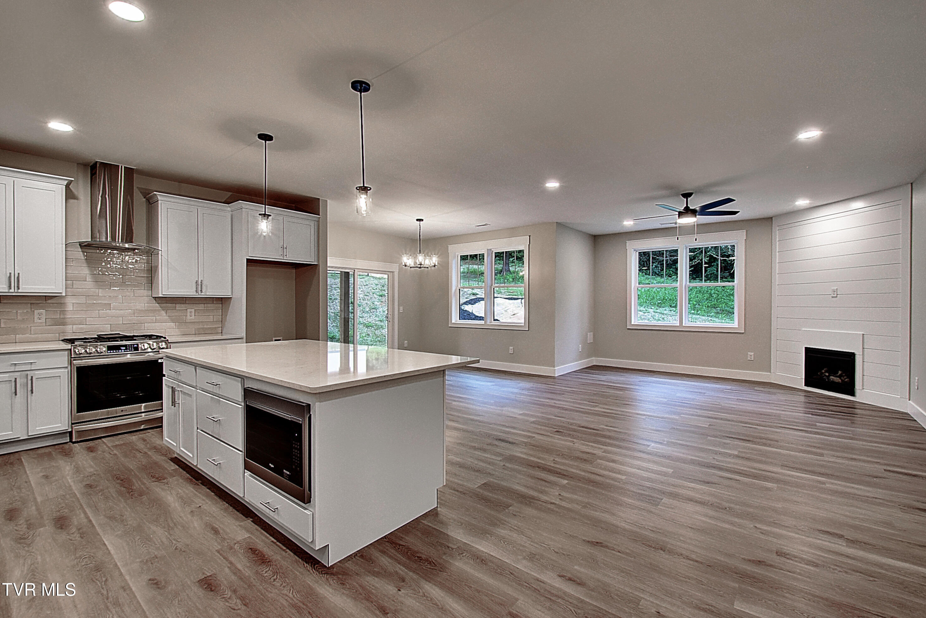 Johnson City, Tennessee 37615, United States, 3 Bedrooms Bedrooms, ,3 BathroomsBathrooms,Residential,Active,184756