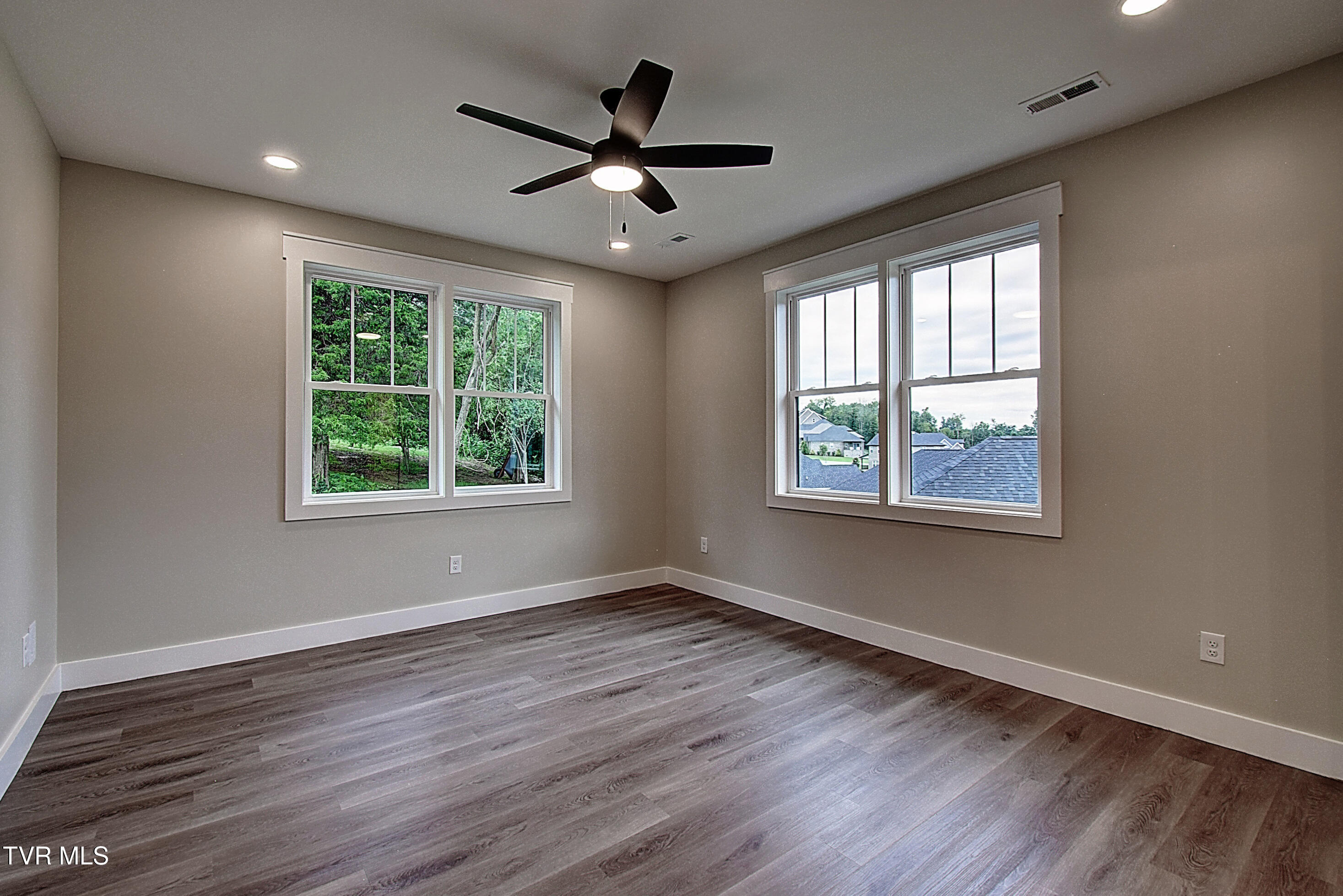 Johnson City, Tennessee 37615, United States, 3 Bedrooms Bedrooms, ,3 BathroomsBathrooms,Residential,Active,184756