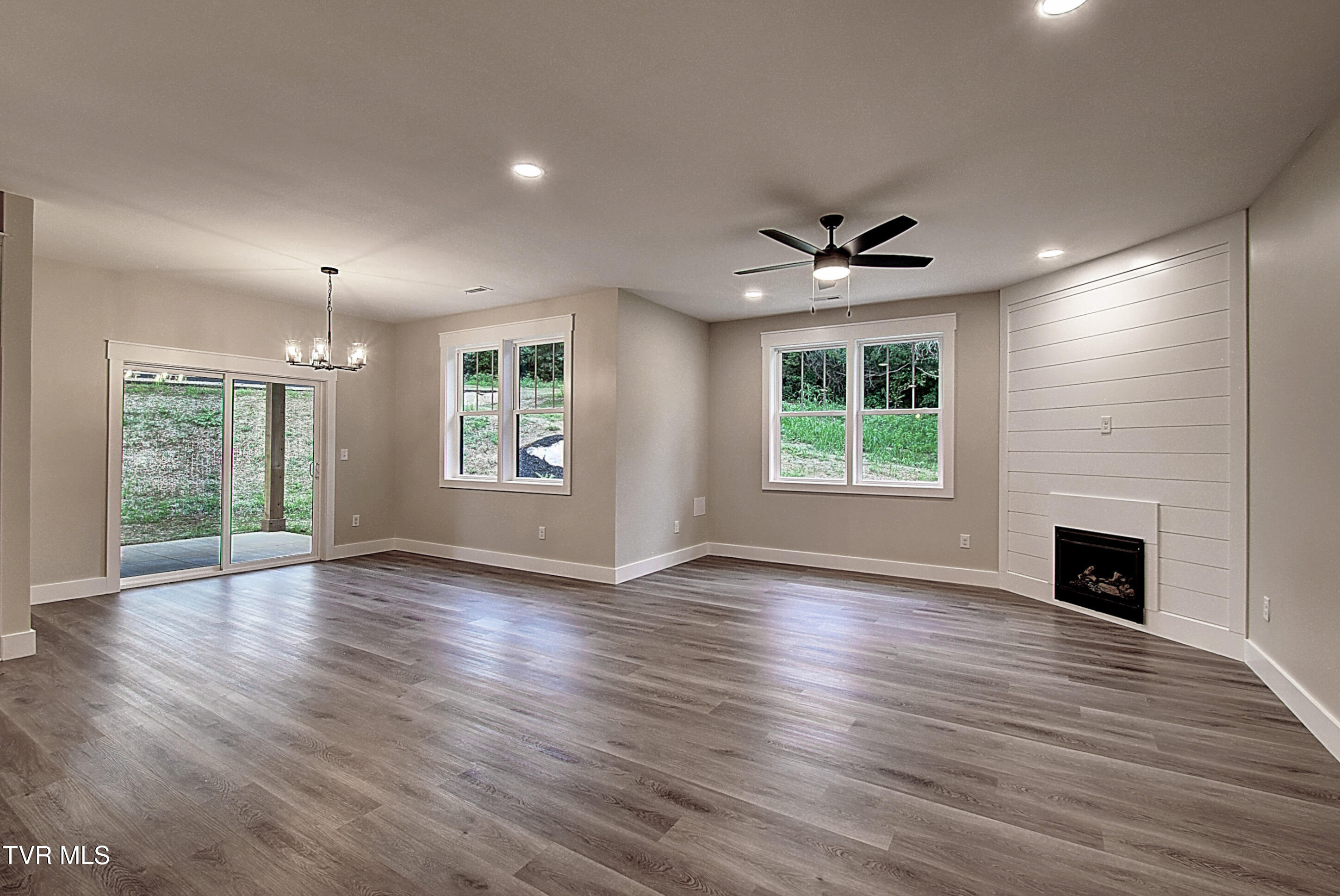 Johnson City, Tennessee 37615, United States, 3 Bedrooms Bedrooms, ,3 BathroomsBathrooms,Residential,Active,184756