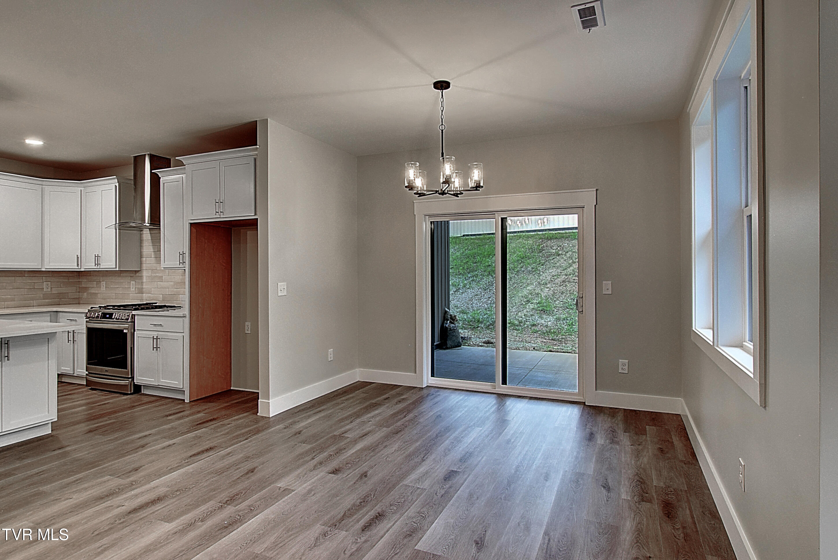 Johnson City, Tennessee 37615, United States, 3 Bedrooms Bedrooms, ,3 BathroomsBathrooms,Residential,Active,184756