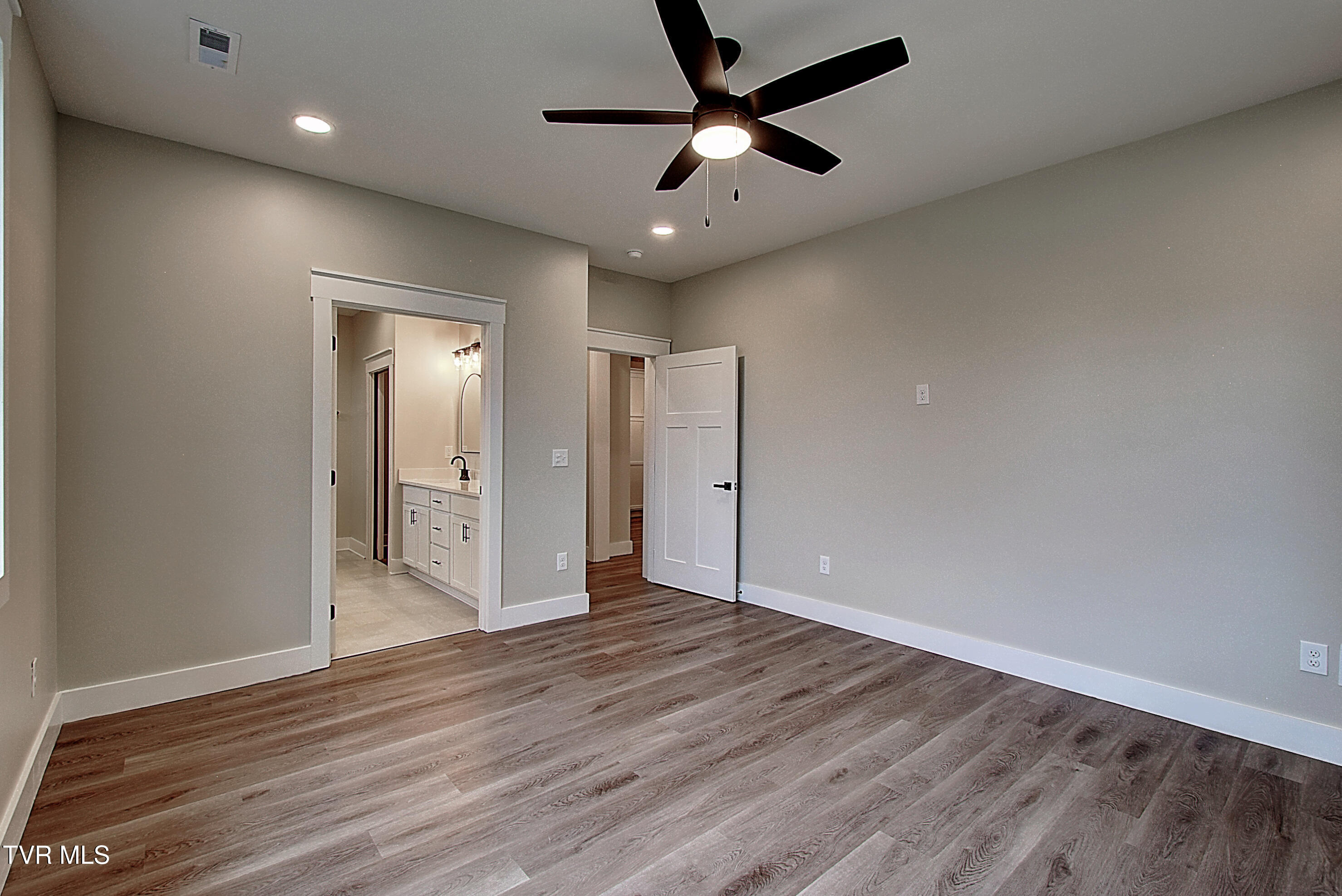 Johnson City, Tennessee 37615, United States, 3 Bedrooms Bedrooms, ,3 BathroomsBathrooms,Residential,Active,184756