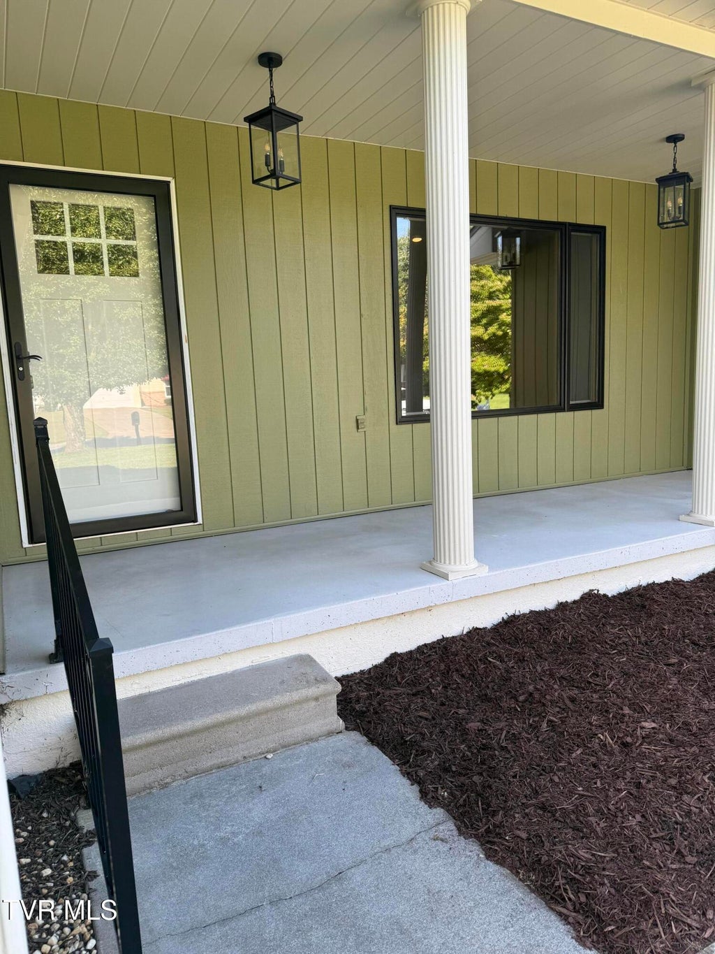 Photo of 190 Mayfield Drive, Elizabethton, TN 37643 (MLS # 10000191)