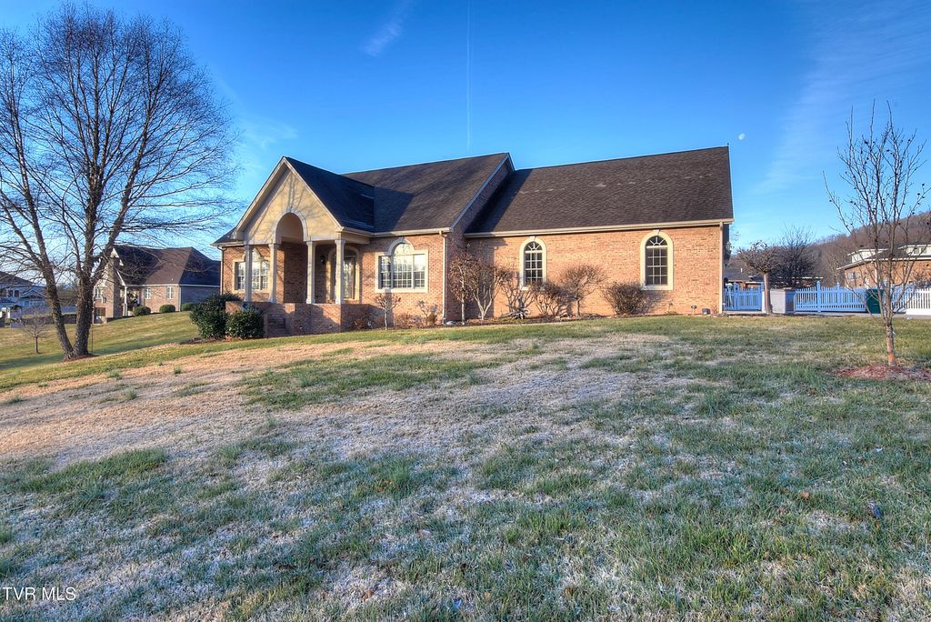 Photo of 295 Sunrise Drive, Elizabethton, TN 37643 (MLS # 9989901)