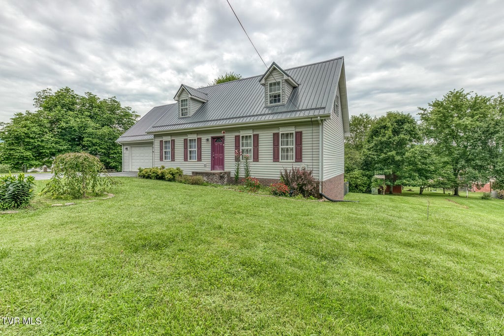 Photo of 807 Mohawk Drive, Erwin, TN 37650 (MLS # 9997899)