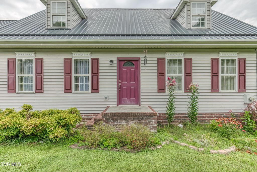 Photo of 807 Mohawk Drive, Erwin, TN 37650 (MLS # 9997899)
