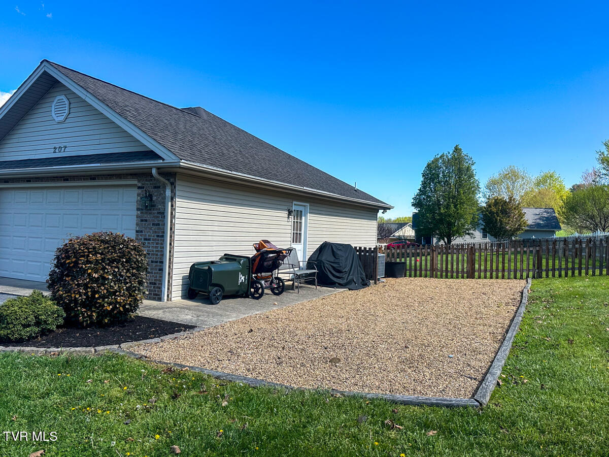 207 Humming Bird Way, Jonesborough, Tennessee image 9