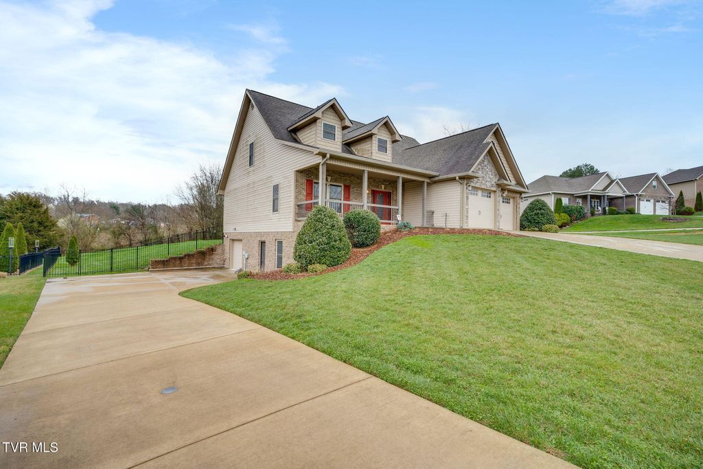 Photo of 1276 Savin Falls, Johnson City, TN 37615 (MLS # 9992213)