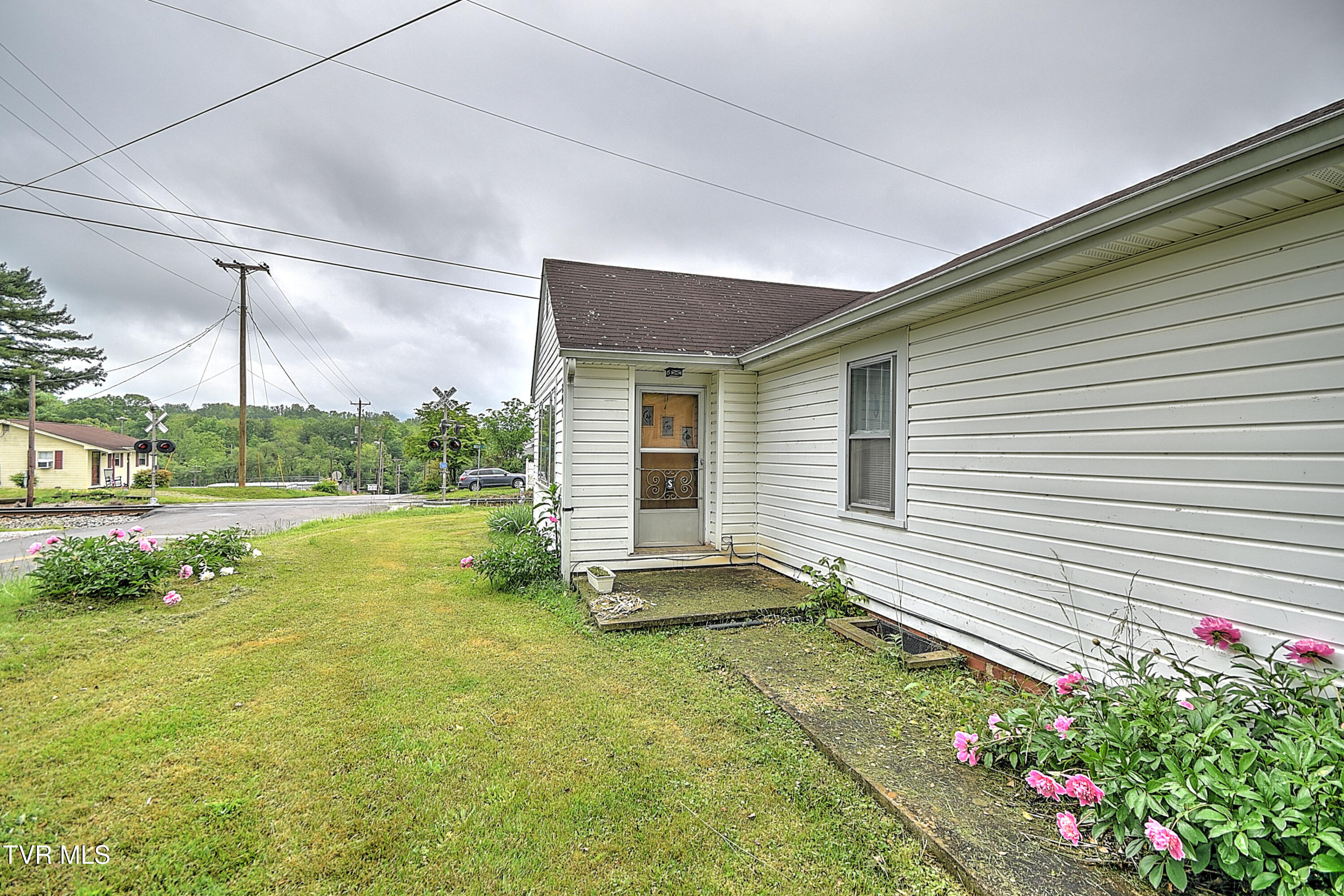 201 Dover Avenue, Mount Carmel, Tennessee image 12