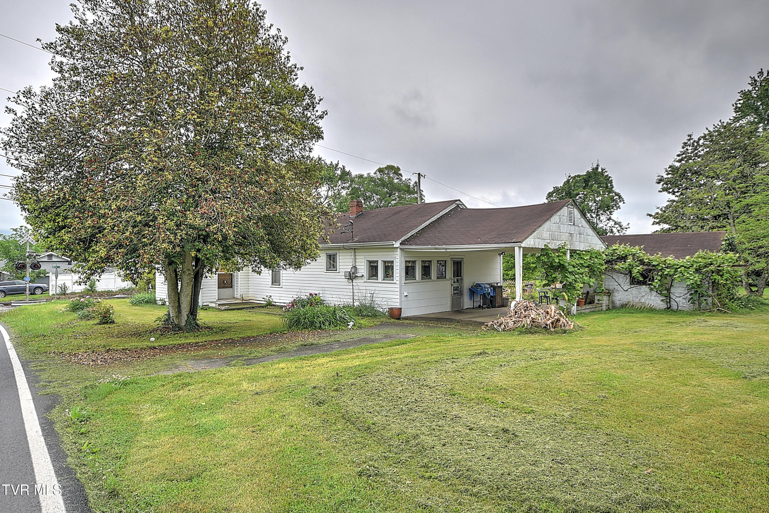 201 Dover Avenue, Mount Carmel, Tennessee image 9
