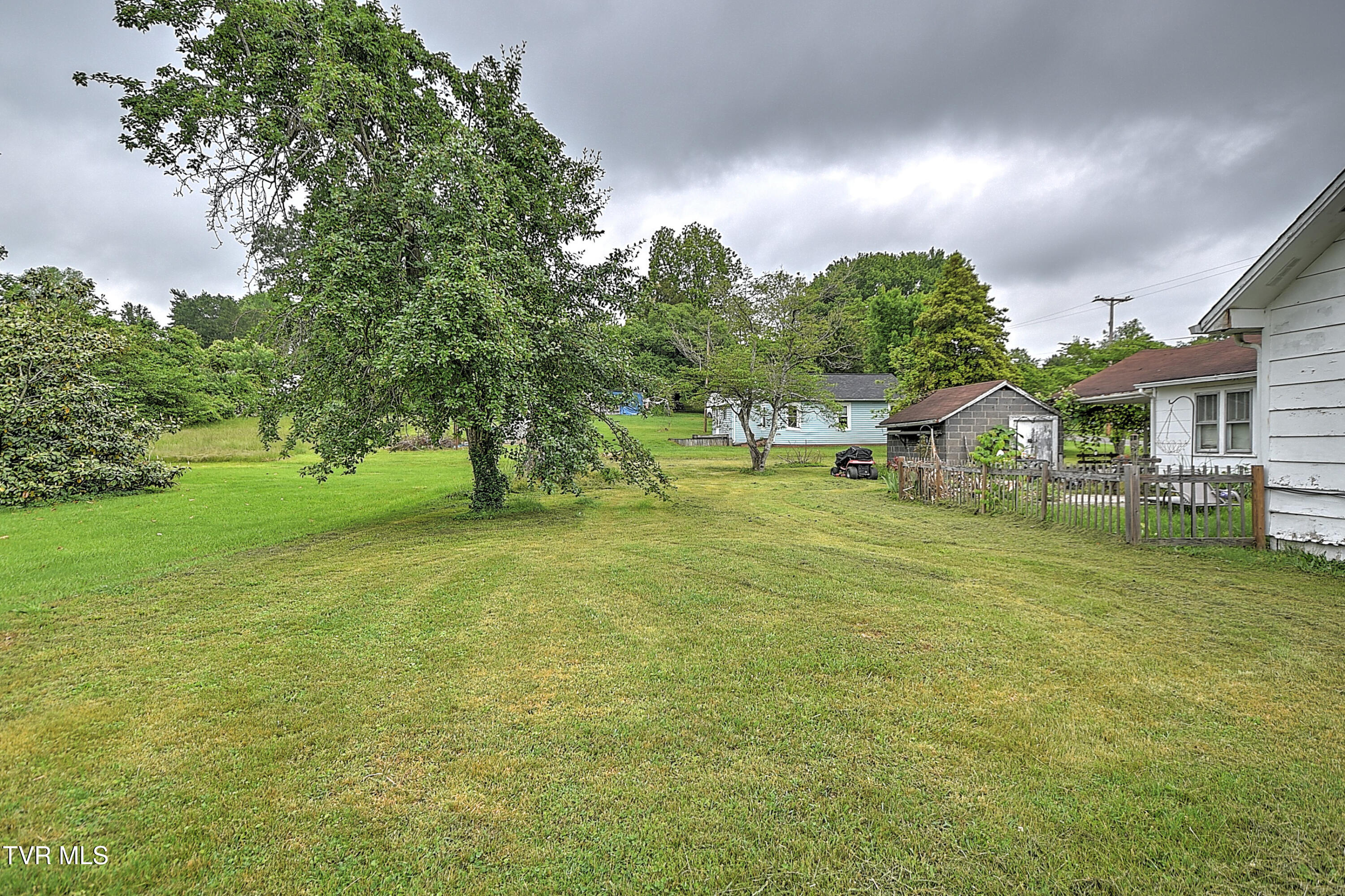 201 Dover Avenue, Mount Carmel, Tennessee image 4
