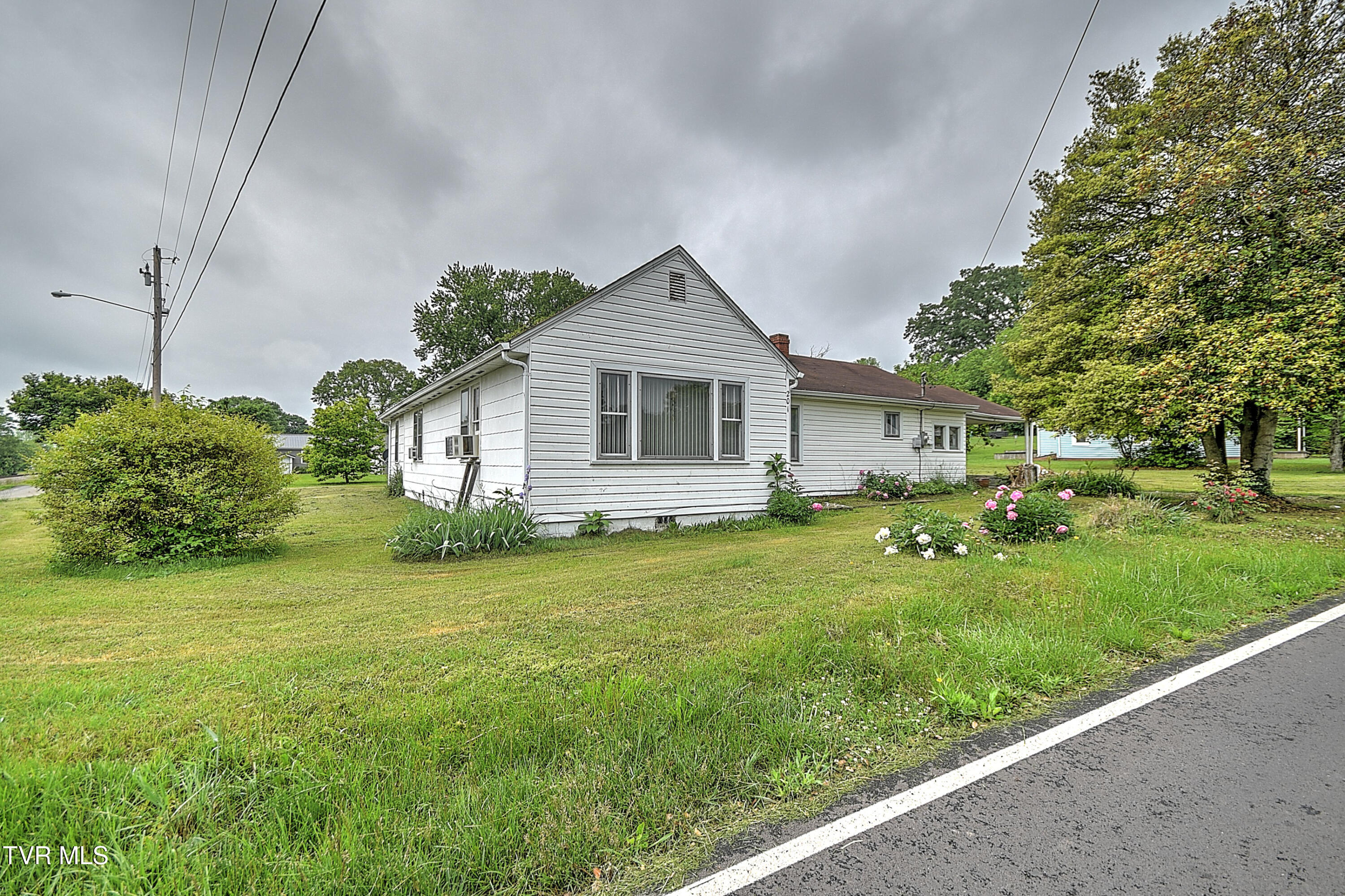 201 Dover Avenue, Mount Carmel, Tennessee image 8