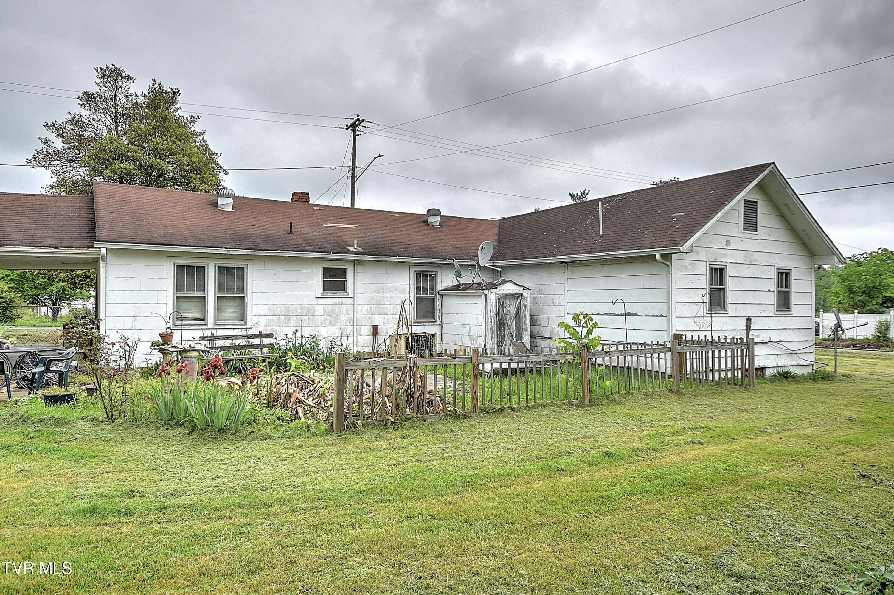 201 Dover Avenue, Mount Carmel, Tennessee image 6