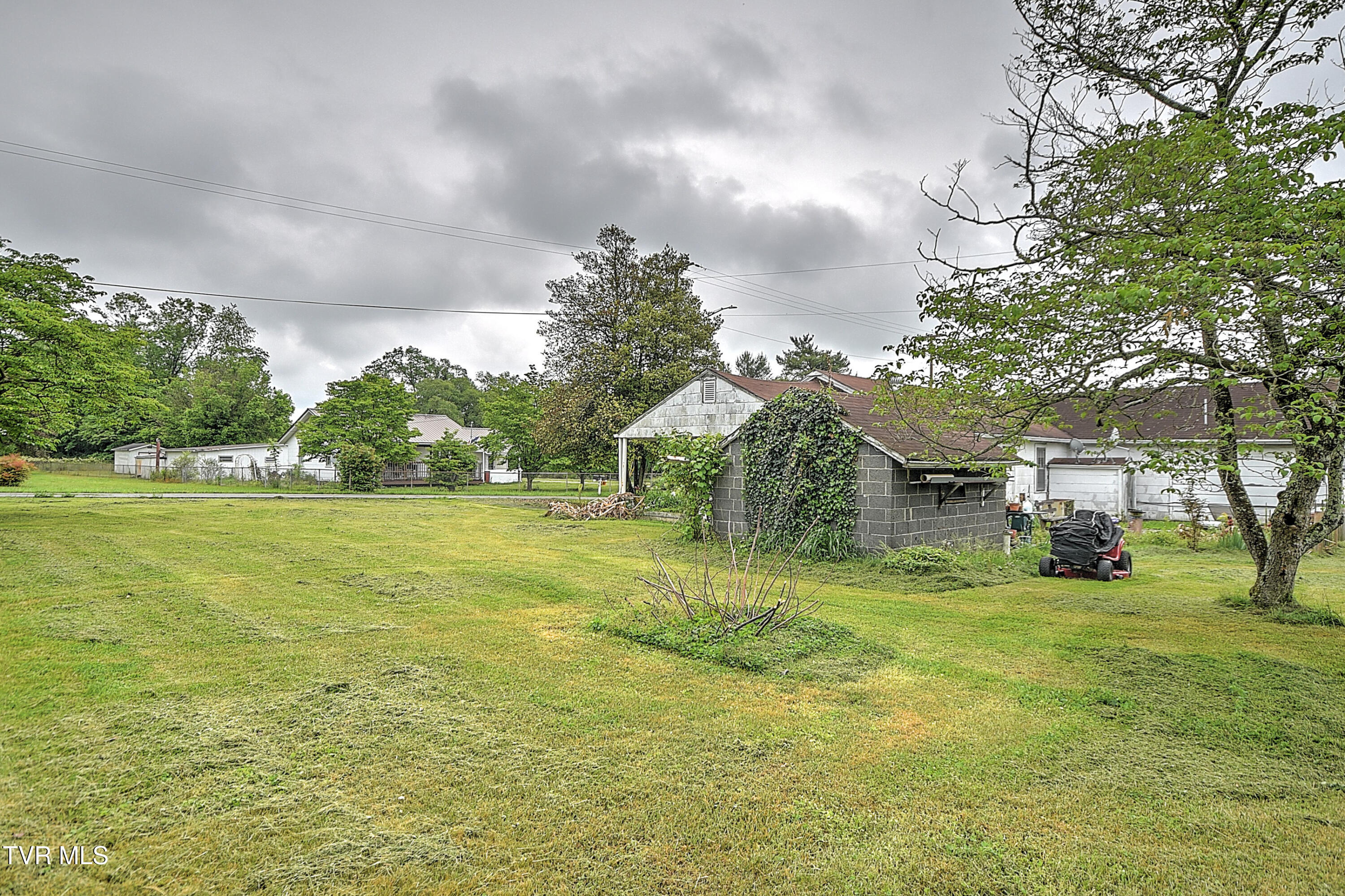 201 Dover Avenue, Mount Carmel, Tennessee image 5