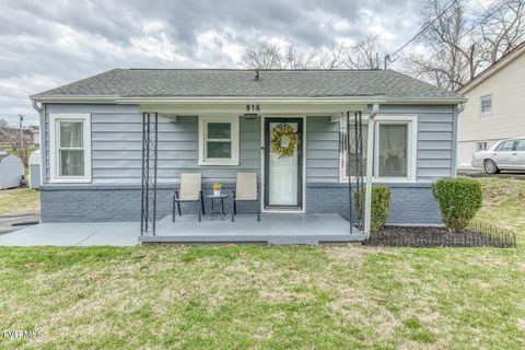Homes For Sale - 916 Clark Street<br/> Bristol, VA 24201