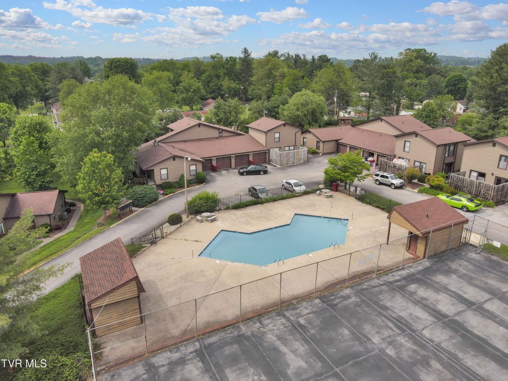 Photo of 518 Pilgrim Court #C, Johnson City, TN 37601 (MLS # 9990809)