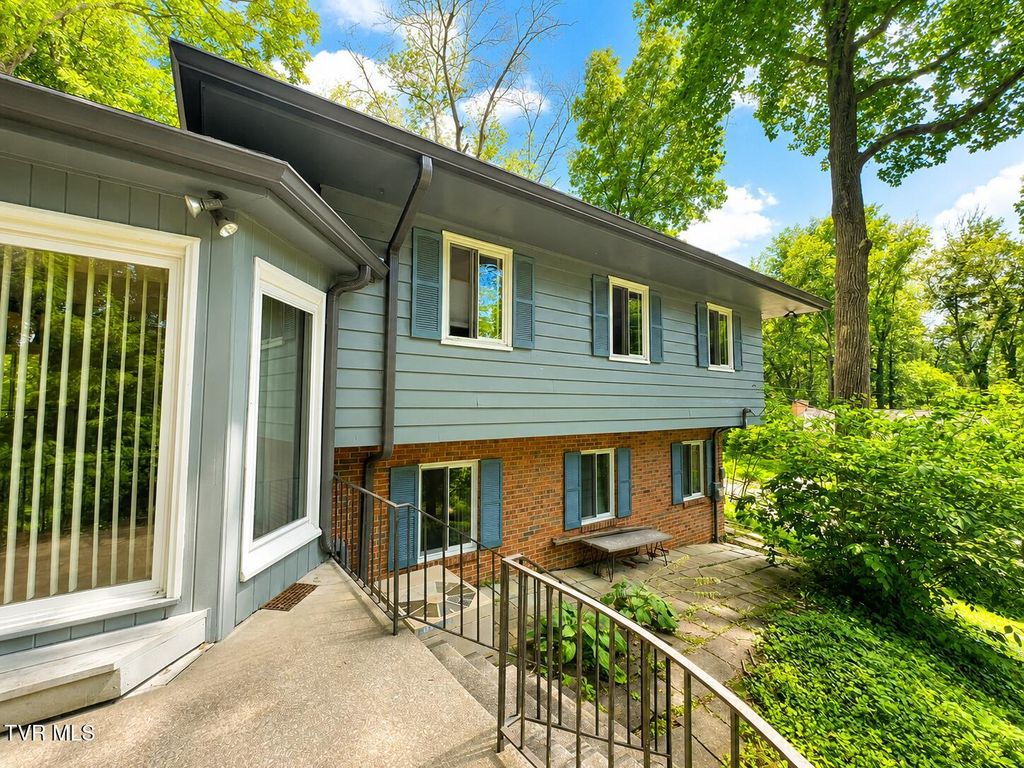 Photo of 301 Hillside Road, Johnson City, TN 37601 (MLS # 9996752)
