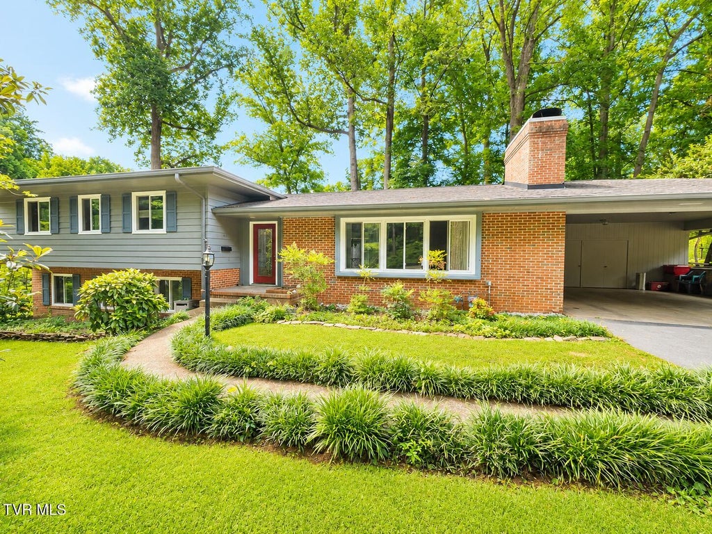 Photo of 301 Hillside Road, Johnson City, TN 37601 (MLS # 9996752)