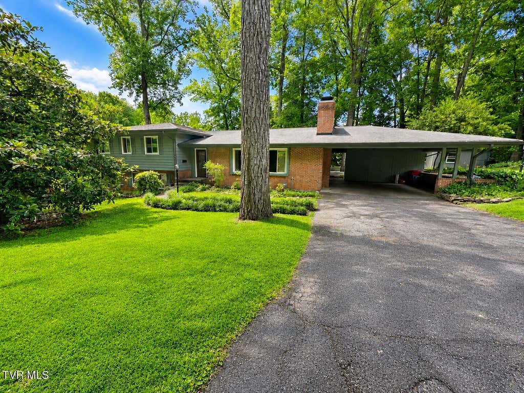 Photo of 301 Hillside Road, Johnson City, TN 37601 (MLS # 9996752)