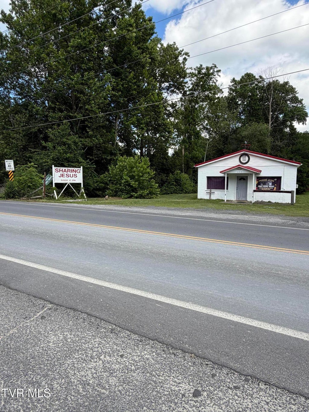 Photo of 223 First Avenue, Hampton, TN 37658 (MLS # 9996928)