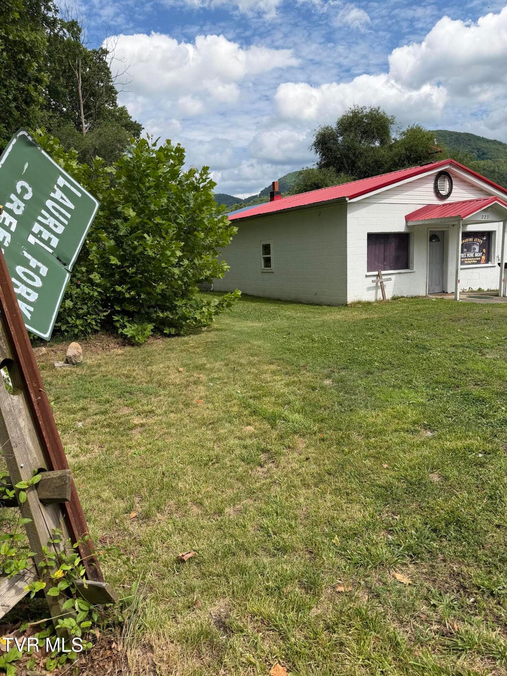 Photo of 223 First Avenue, Hampton, TN 37658 (MLS # 9996928)