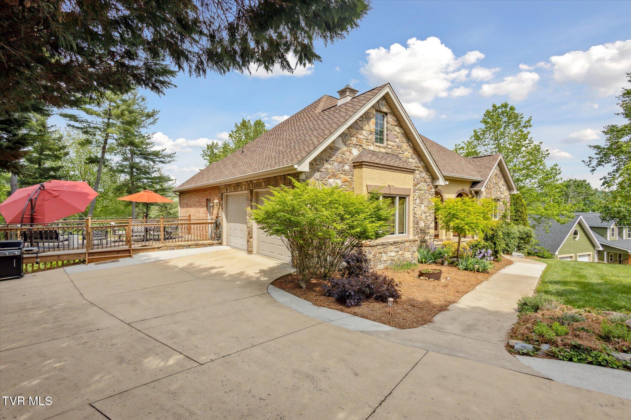 Abingdon, Virginia 24211, United States, 4 Bedrooms Bedrooms, ,3 BathroomsBathrooms,Residential,Active,108700