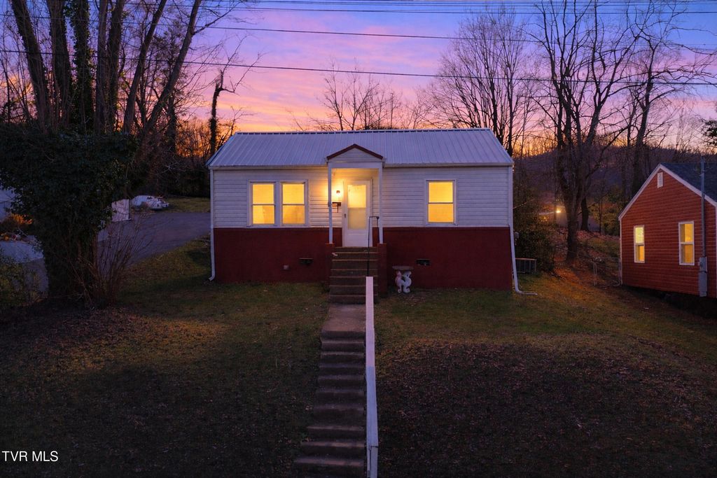 Photo of 2226 Bay Street, Bristol, TN 37620 (MLS # 9990646)