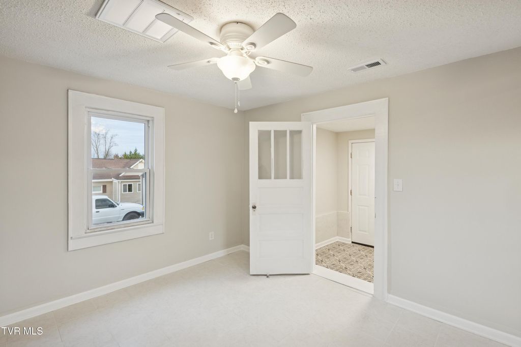 Photo of 204 Elizabeth Street, Bristol, TN 37620 (MLS # 9988492)