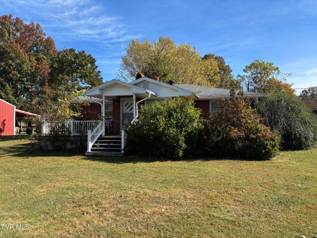 Photo of 310 Lee Avenue, Erwin, TN 37650 (MLS # 9987530)