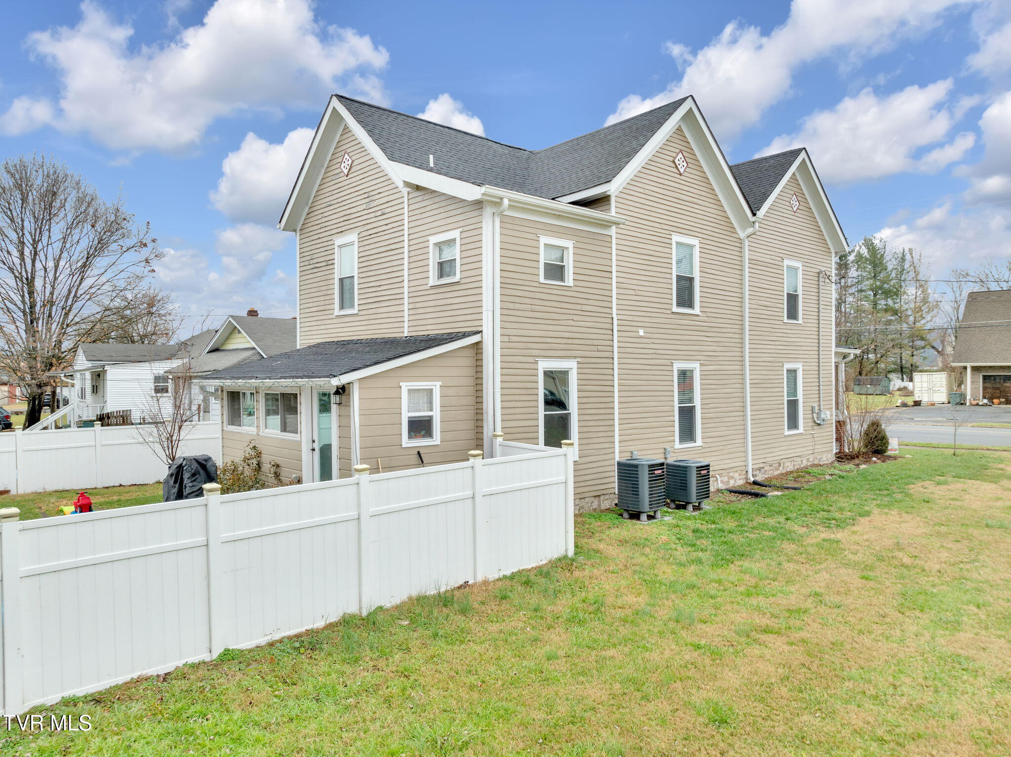 309 Sycamore Street, Elizabethton, Tennessee image 4