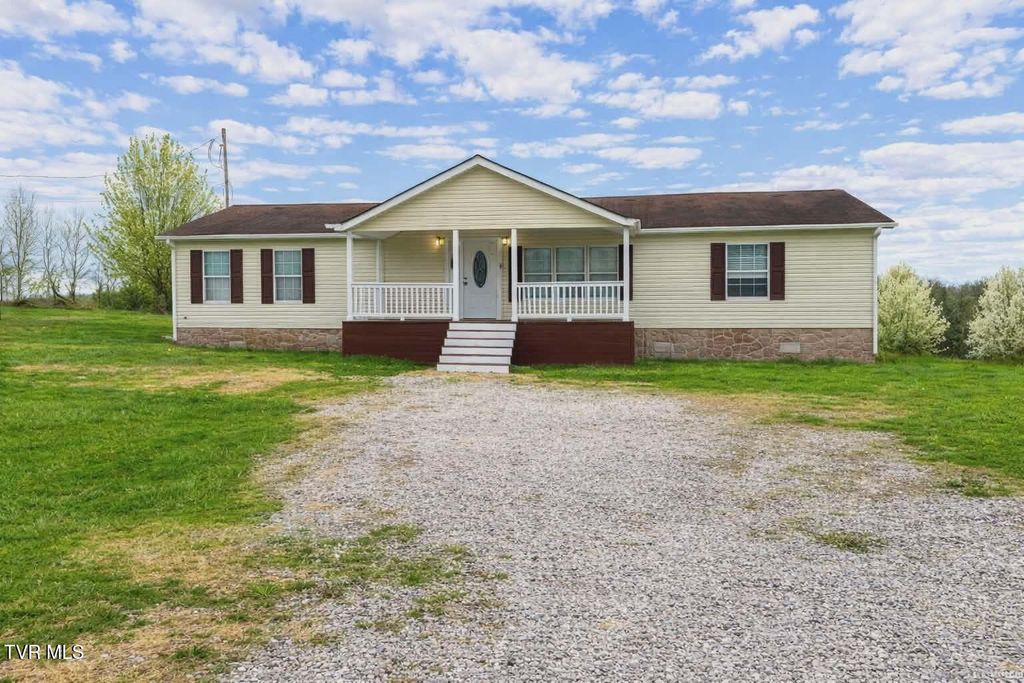 Photo of 379 Lakeview Road, New Tazewell, TN 37825 (MLS # 9992426)