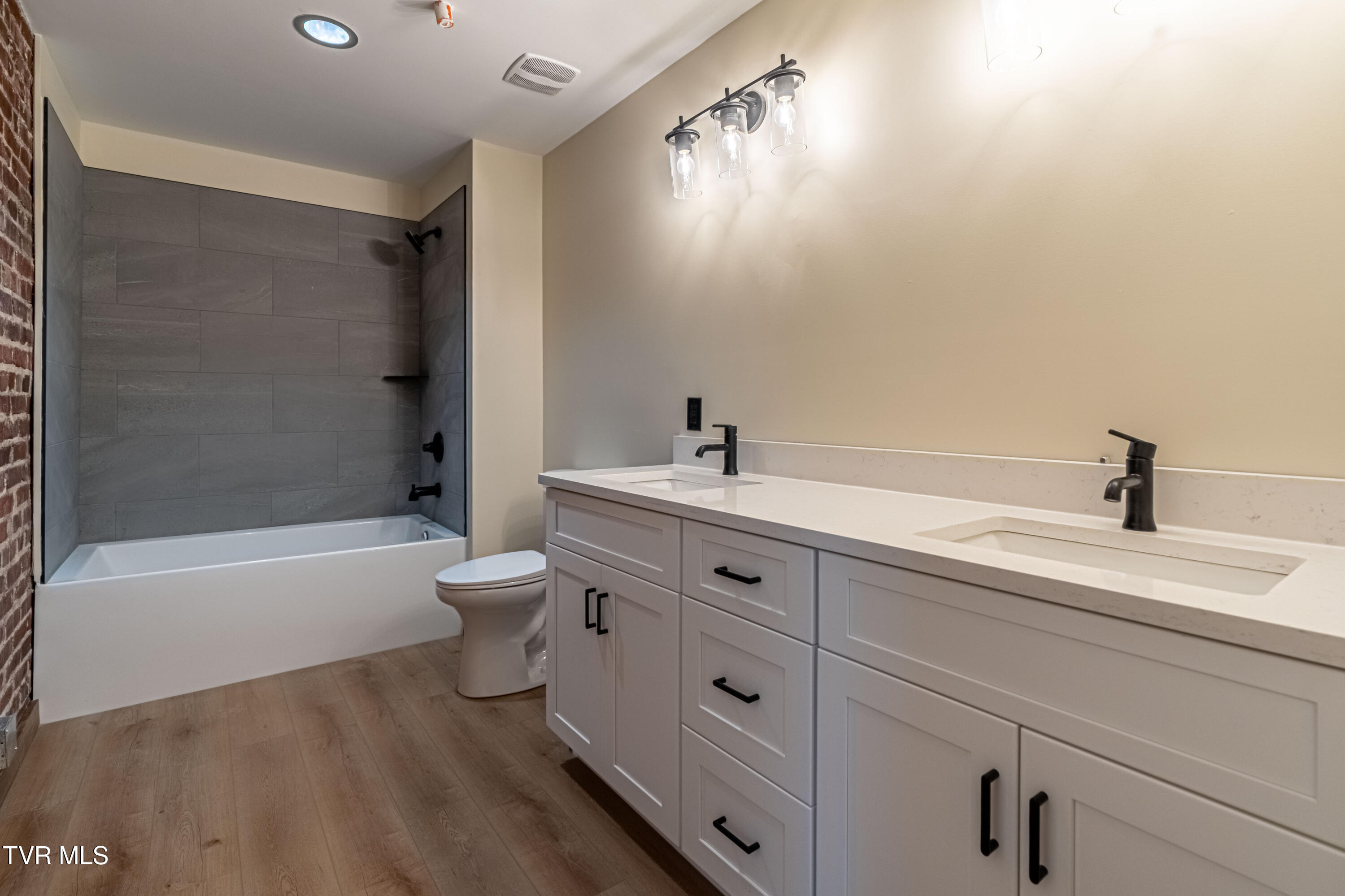 453 East Main Street