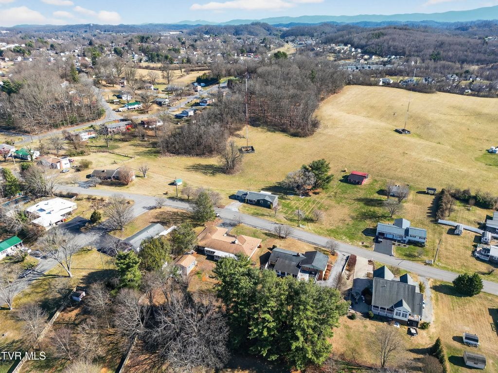 Photo of 228 Sioux Road, Bristol, VA 24201 (MLS # 9990621)