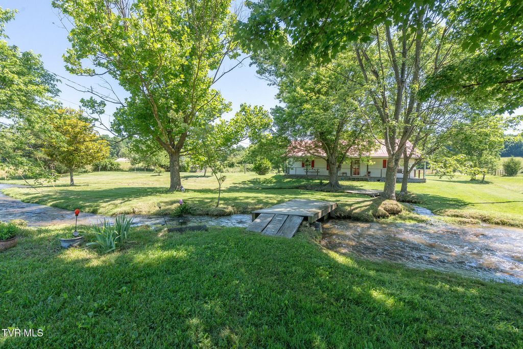 Photo of 1135 Pleasant Hill Road, Chuckey, TN 37641 (MLS # 9996459)