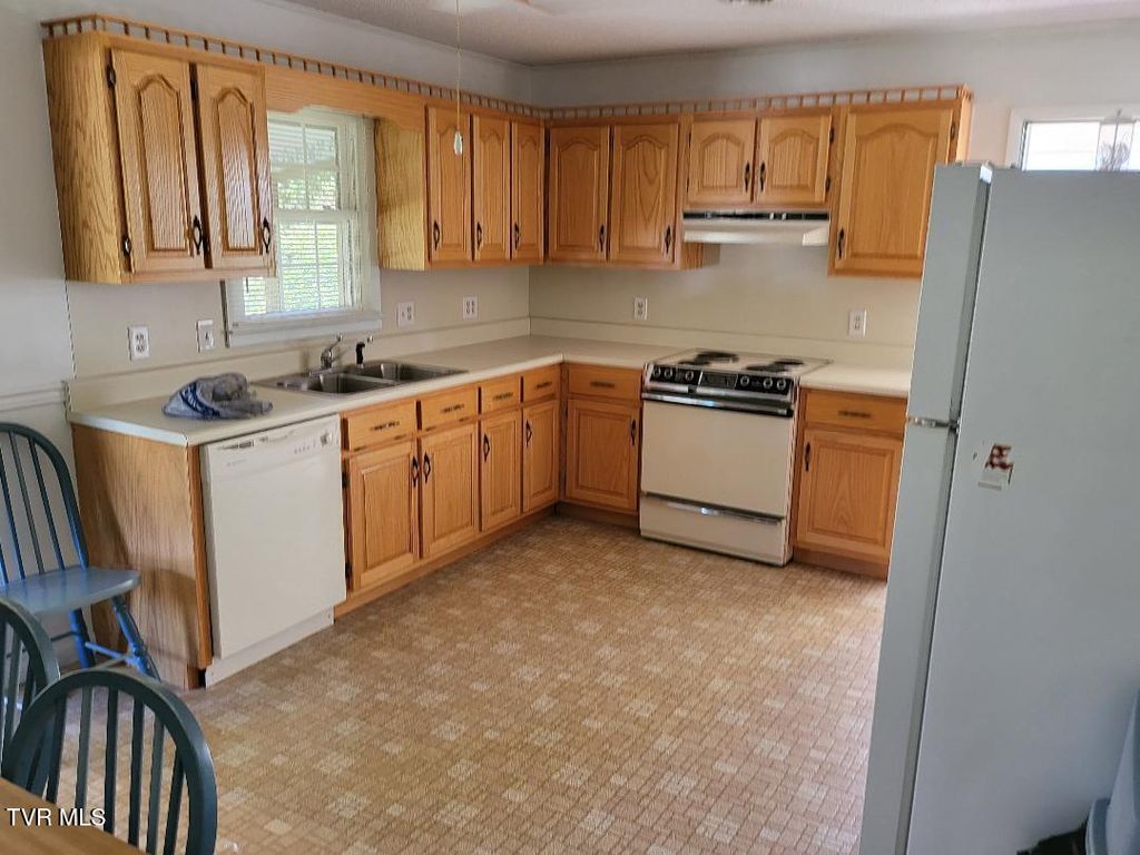 Photo of 135 Unaka Subdivision Road, Elizabethton, TN 37643 (MLS # 9990969)