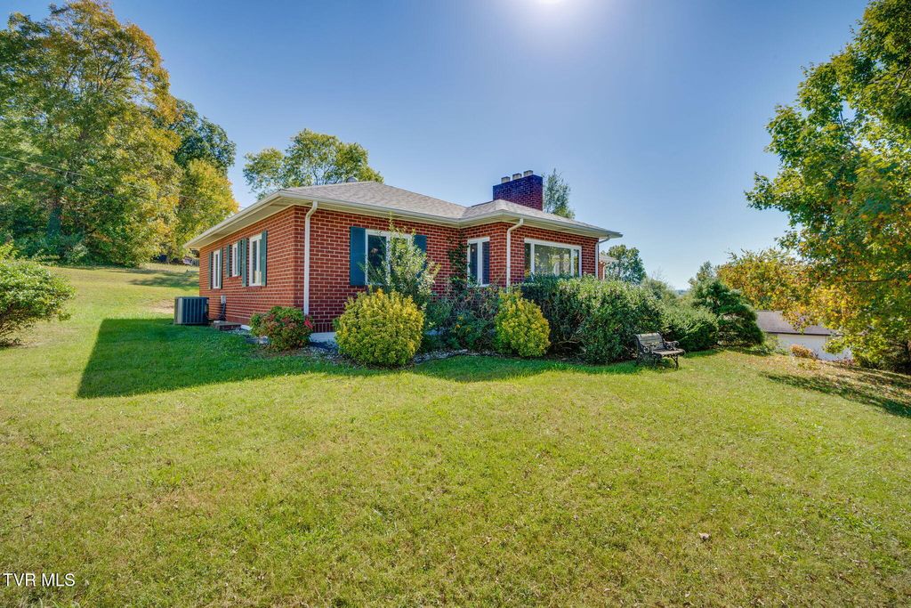 Photo of 709 Truxton Drive, Kingsport, TN 37664 (MLS # 9987041)