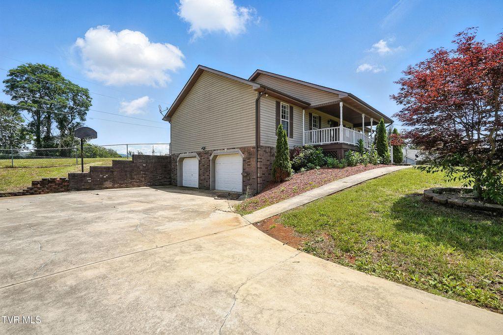 Photo of 127 Sarahs Way, Jonesborough, TN 37659 (MLS # 9989550)