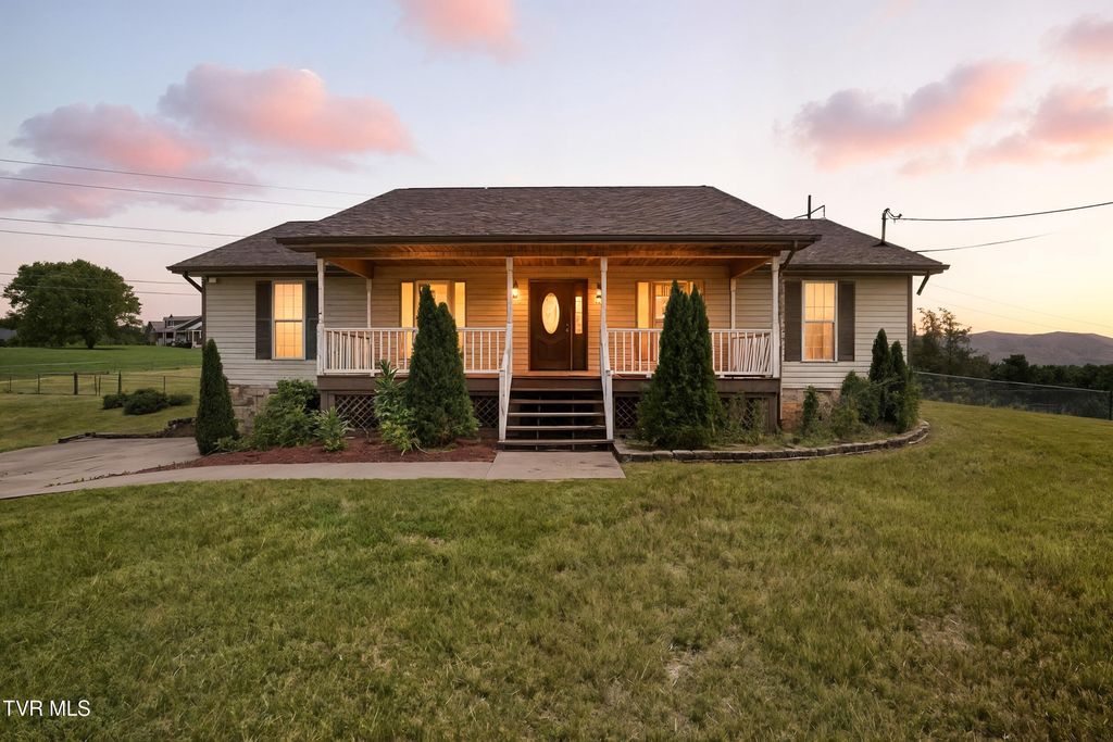 Photo of 127 Sarahs Way, Jonesborough, TN 37659 (MLS # 9989550)