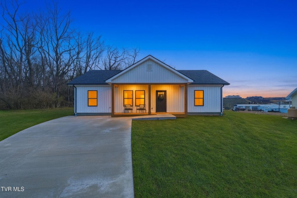 Photo of 417 Elbert Way, Bristol, VA 24202 (MLS # 9989119)